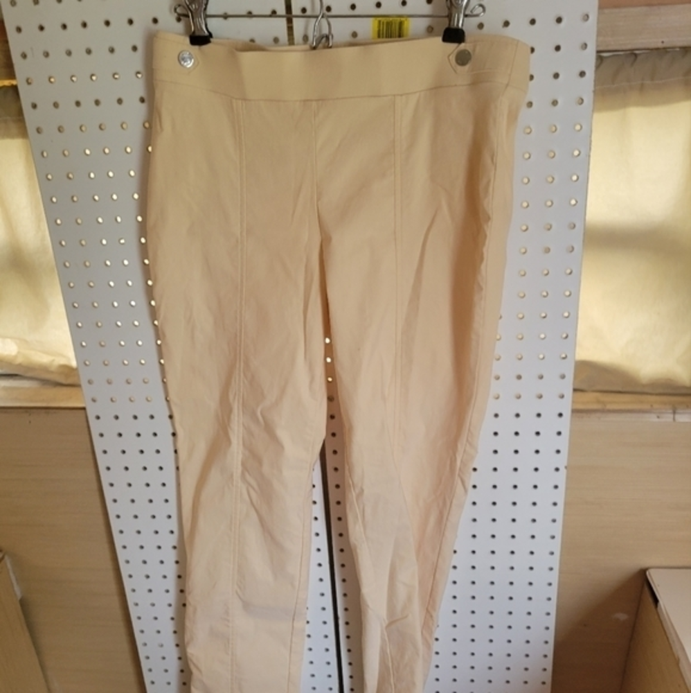 Anne Klein women's pants size 6 yellow‎